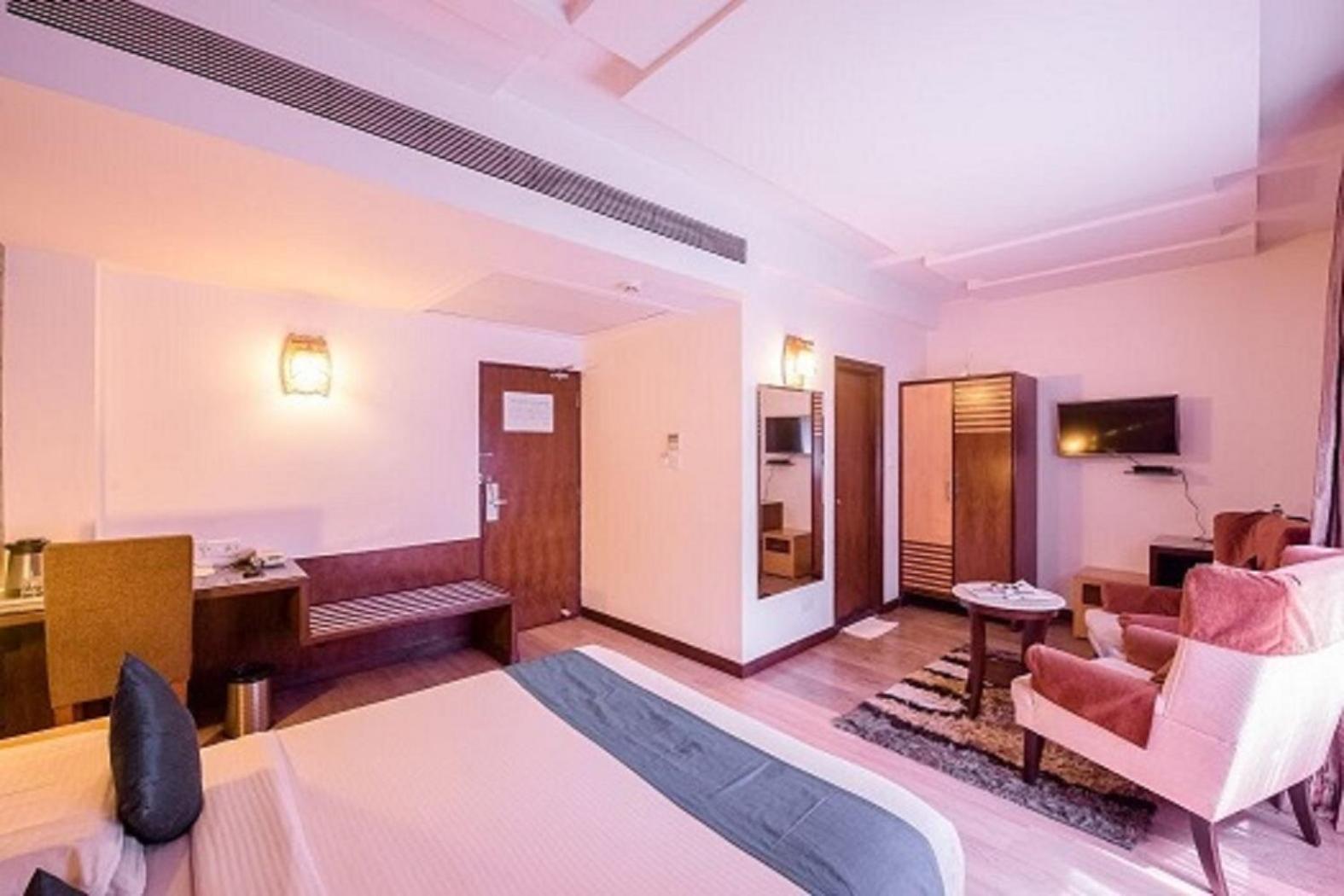 העיר בנגלור Hotel Silicrest מראה חיצוני תמונה
